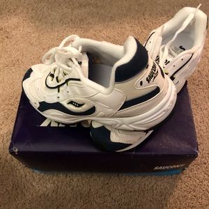 New in Box means 9 1/2 saucony